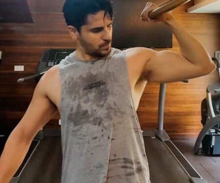 Sidharth Malhotra shells out mid-week fitness motivation: Muscle & hustle