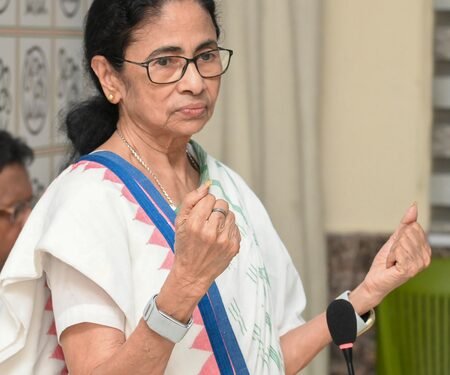 Mamata Banerjee condemns hawker eviction drive