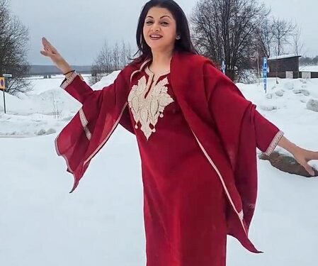 Bhagyashree ‘beats the heat’ with a romantic performance in Kashmir