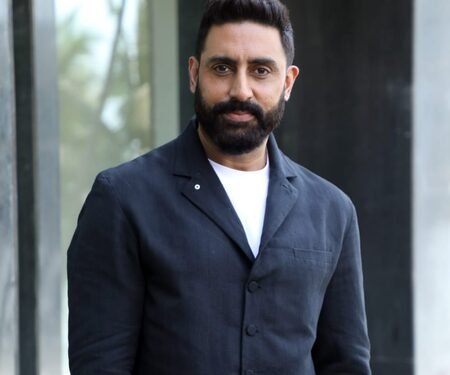 When Abhishek Bachchan left Oprah Winfrey humbled with his befitting reply on staying with parents