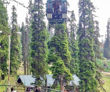 J&K: All stranded tourists rescued safely from Gulmarg gondola