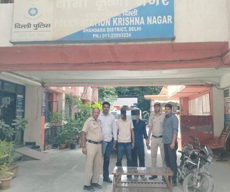 Delhi Police bust burglary, mobile snatching racket; two arrested in Shahdara