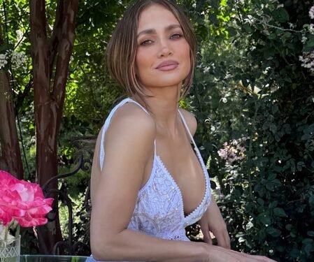 Jennifer Lopez rings in Memorial Day with poolside fun, cocktails, and people she loves