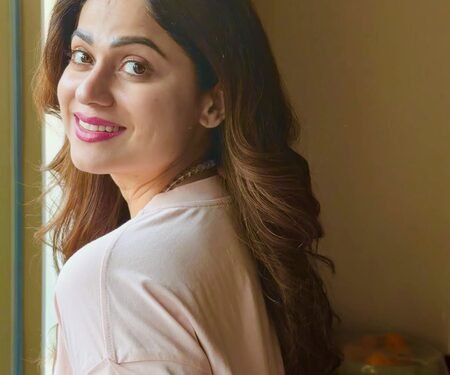 Shamita Shetty hits back at troll questioning her single status: Aapne Shaadi Karke Kya Ukhaad Liya