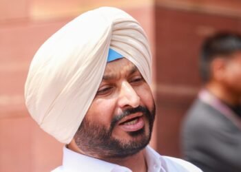 Facing poll norms violation charge, Union Minister Ravneet blames Punjab AAP chief for personal attack