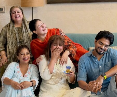 Hina Khan celebrates Eid with husband Rocky Jaiswal & mother, shares candid moments