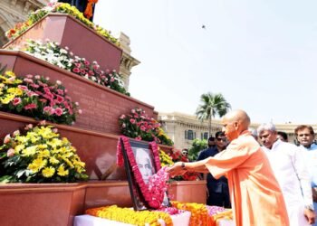 ‘Great son of India and messiah of farmers’, CM Yogi pays homage to Chaudhary Charan Singh