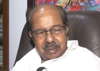 No question of anyone feeling aggrieved: Former K’taka CM Moily on Siddaramaiah’s resignation