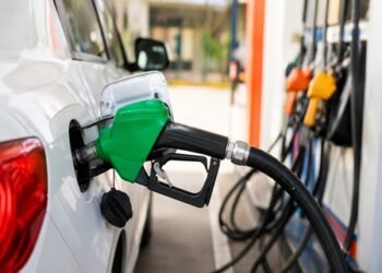 Govt assures adequate fuel availability across Maha, appeals against panic buying