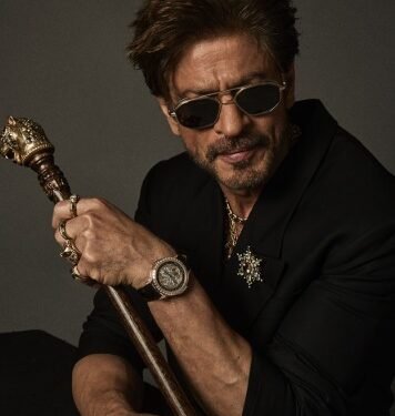 Shah Rukh Khan did 90 percent of his photoshoots in Mannat, reveals Daboo Ratnani