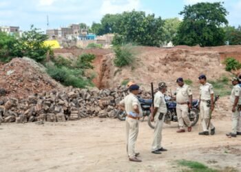 Wanted criminal injured in police encounter in Gopalganj; country-made pistol recovered