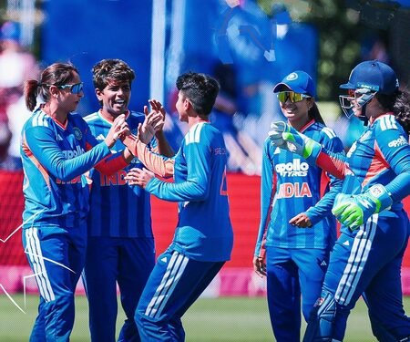 2nd WT20I: Kemp’s late fireworks lift England to 168/5 against India, Charani picks three-for