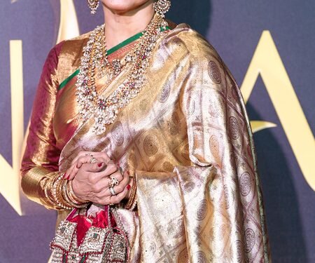 When Rekha recalled how she won over a crazy fan