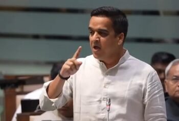 Gujarat Dy CM slams Kejriwal after fake IB call probe (Ld)