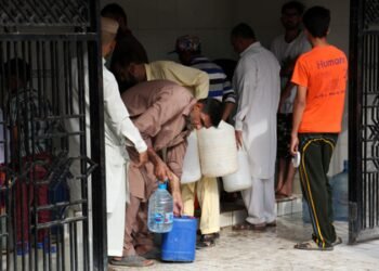 Pakistan: Residents in Karachi continue to face severe water crisis