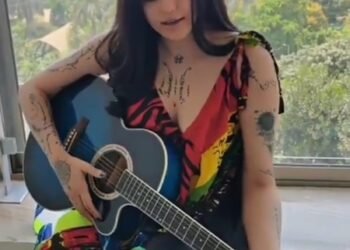 Adah Sharma drops a beautiful rendition of ‘Woh Lamhe’ with a guitar