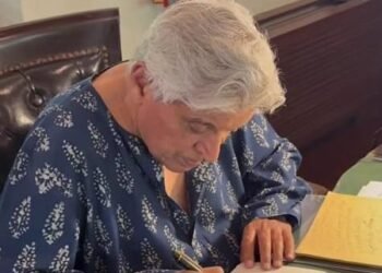 Javed Akhtar seen writing in Urdu as Shabana Azmi shares glimpse of his study