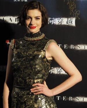 Anne Hathaway was ‘legally blind’ in left eye for a decade
