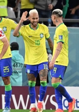 Neymar earns Brazil World Cup recall
