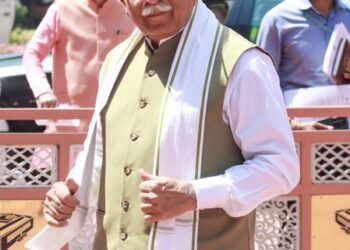 Manohar Lal urges officials to realise PM Modi’s vision
