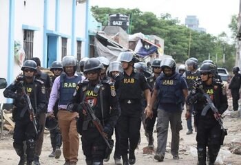 Over 100 injured after police use water canons, tear gas shells on protestors in Dhaka