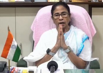 Mamata Banerjee vows to oust BJP from Bengal