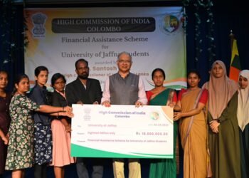 Sri Lanka: Jaffna Univ students presented scholarships under Indian financial support