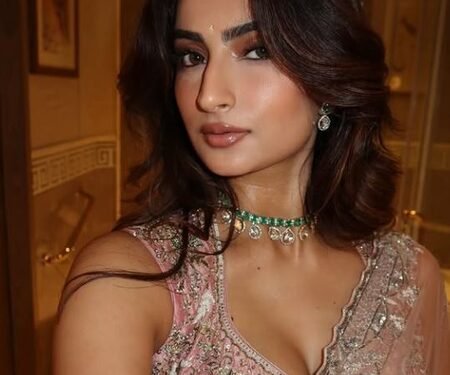 Ibrahim Ali Khan, Palak Tiwari step out for movie date, actress hides from cameras