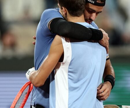 Arnaldi advances to maiden Grand Slam QF at Roland Garros after Berrettini retires