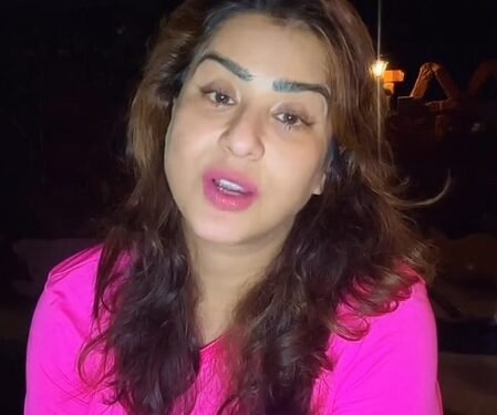Shilpa Shinde asks Hina Khan to support Khan Sir instead of writing lengthy English notes against her