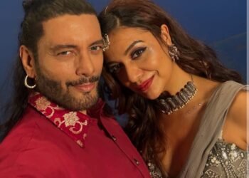 Divya Agarwal poses with Akashdeep Saigal on ‘Naagin’ set, says she’s ‘glad’ to know Priyanka Chahar Choudhary