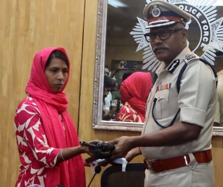 Top Maoist leader Shakuntala Mahato alias Pushpa surrenders before Kolkata Police