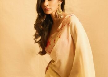 Mouni Roy celebrates her love for sarees with elegant traditional look