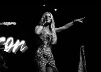 Jessica Simpson says her DMs are open but there’s a catch