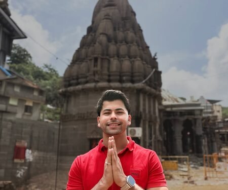 Siddharth Nigam seeks blessings at revered Bhimashankar Temple