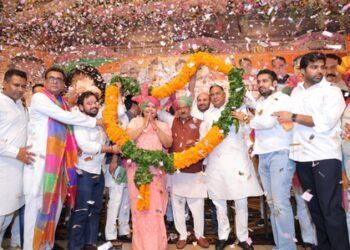 Delhi BJP chief Harsh Malhotra felicitates Rajya Sabha MP Alka Gurjar