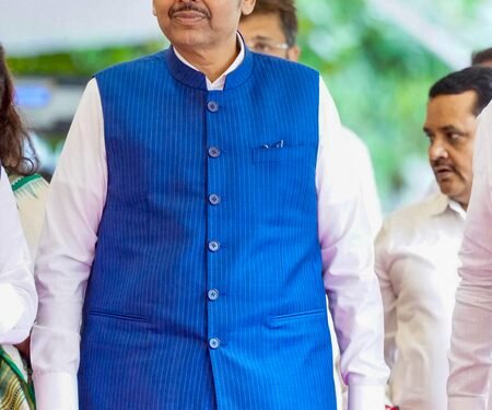 Maha CM directs use of Blockchain, AI to streamline tribal caste verification