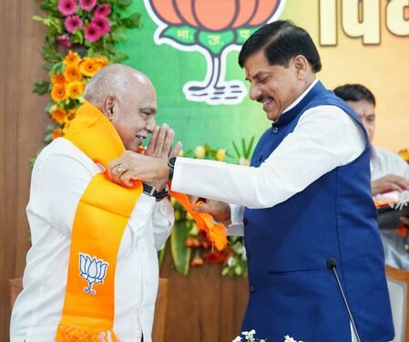 MP CM Mohan Yadav congratulates Hemant Khandelwal on completing one year as state BJP chief