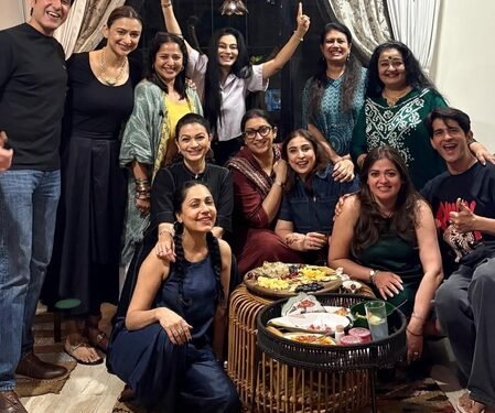Smriti Irani & OG team of Kyunki Saas Bhi Kabhi Bahu Thi reunite as show turns 26