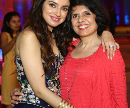 Divya Khossla says ‘the strength in me is you’ as she remembers her mother on death anniversary