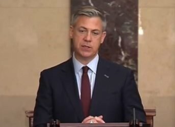 US Senator urges tougher patent safeguards against Chinese AI mining