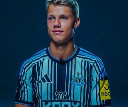 Newcastle sign Dutch midfielder Sean Steur from Ajax on a five-year deal