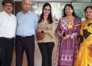 Shubhangi Atre gets emotional as father wins carrom game despite fingers affected by chemotherapy