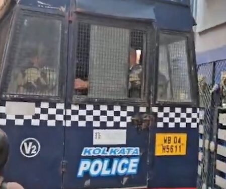 Bangladeshi on medical visa held in Kolkata for smuggling stolen phones, laptops to Dhaka