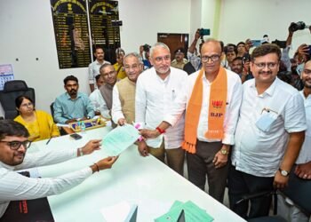 Gujarat: BJP candidate Satish Patel files nomination for Manjalpur bypoll