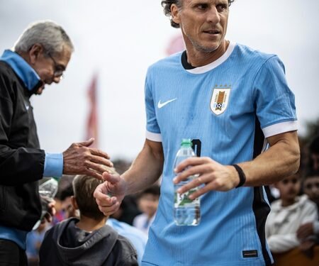 Uruguay open talks with Forlan for interim coaching