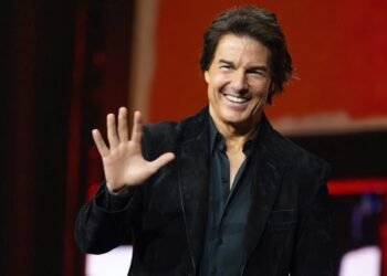 Tom Cruise portrays oil baron whose company triggers ecological catastrophe in ‘Digger’