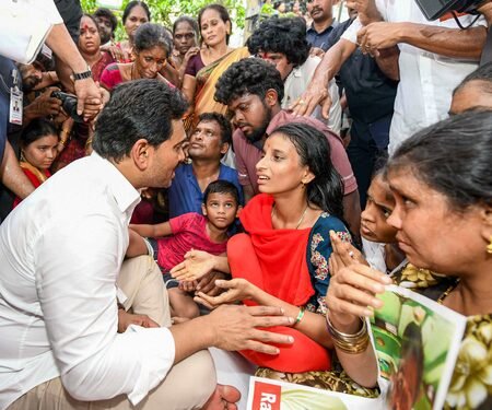 Jagan blames Naidu govt for death of six fishermen, demands Rs 1 crore compensation
