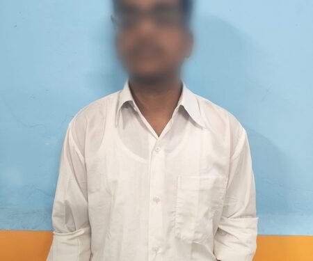 Fake TTE held at railway station in West Bengal; used AI to generate identity documents