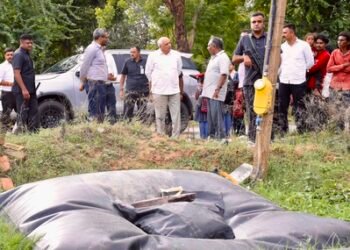 Gujarat CM stops convoy to interact with schoolchildren, residents in Anand